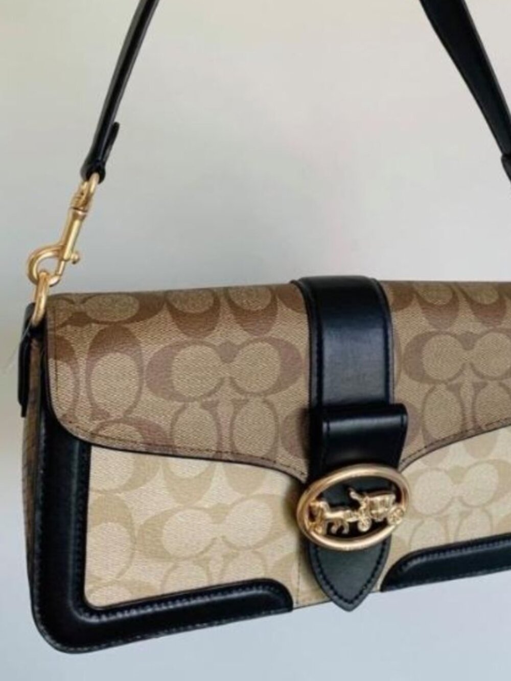 Nwt Coach signature Georgie shoulder bag 26